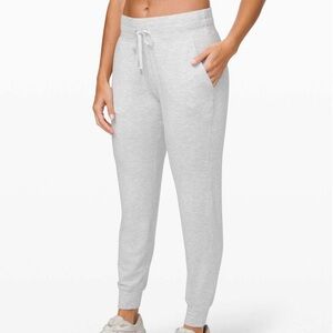 LULULEMON Heathered Core Ultra Light Grey‎ Warm Down Jogger *Soft Touch Size 6